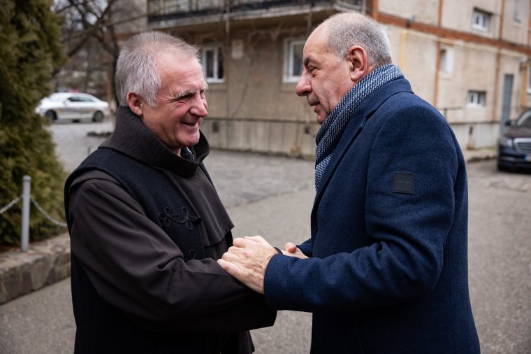 „Példaértékű Csaba testvér munkája”: a dévai gyerekeket is meglátogatta Sulyok Tamás