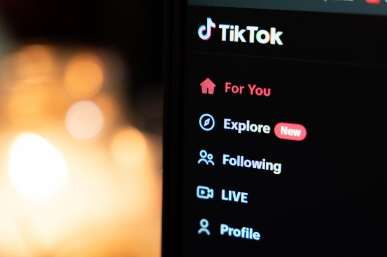 Erőszakra uszító és félretájékoztató posztokat töröltetett az audiovizuális tanács