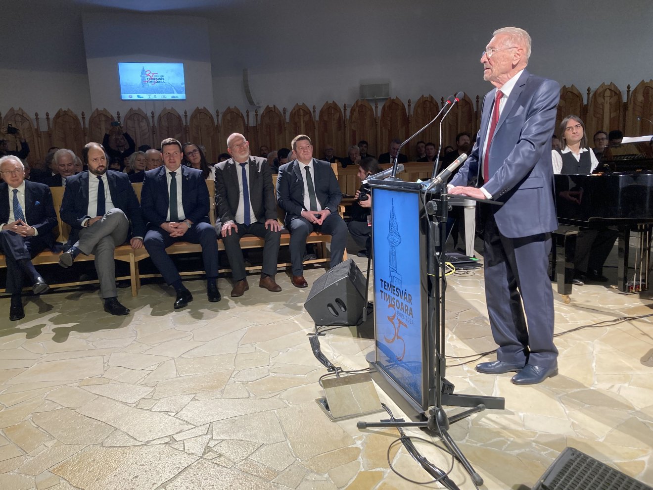 Emil Constantinescu volt román államfő is felszólalt •  Fotó: Gazda Árpád