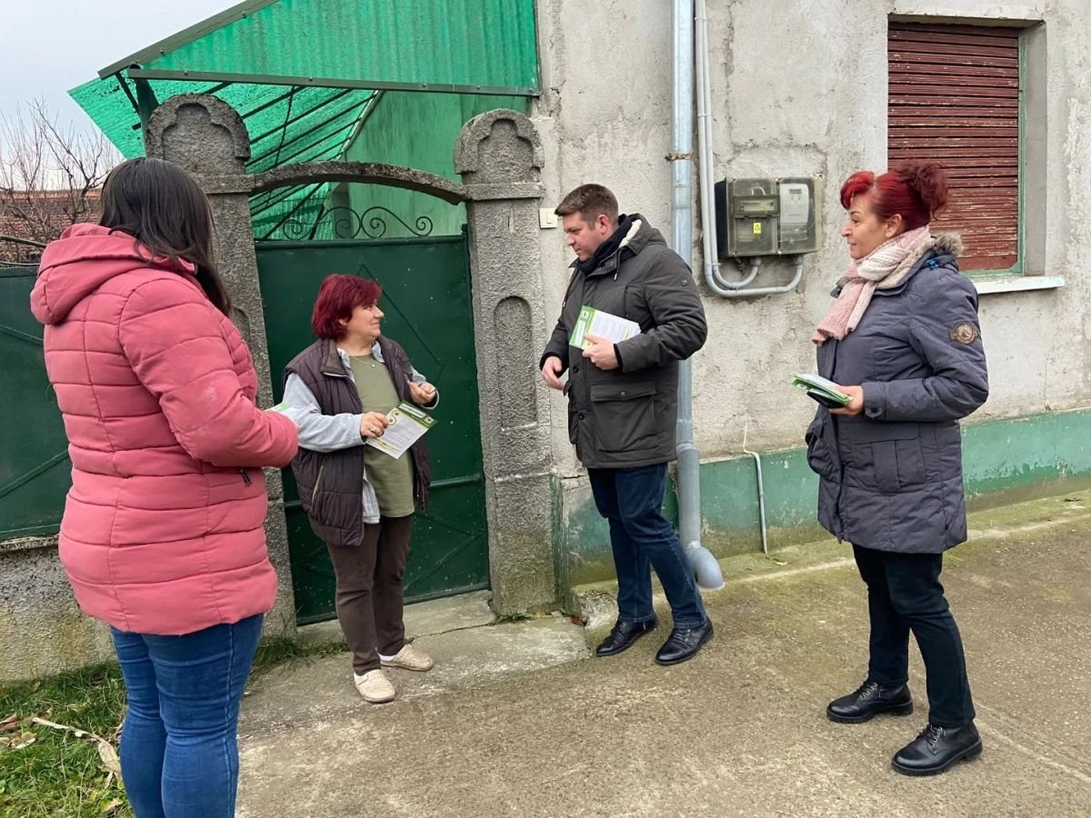 A kampány során sok vidéki közösséget keresett fel a jelölt. Ígérete szerint ezután is figyelni fog a vidéki magyar közösségek igényeire •  Fotó: Facebook/Temes megyei RMDSZ