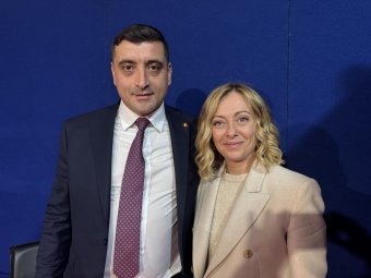 Meloni nyilvánosan nem, csak magánüzenetben gratulált Simionnak
