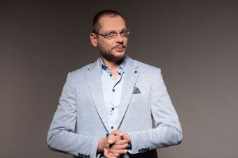 Miért csak nők járnak zumbázni? – Erdélyi turnéra indul a Karinthy-gyűrűs humorista