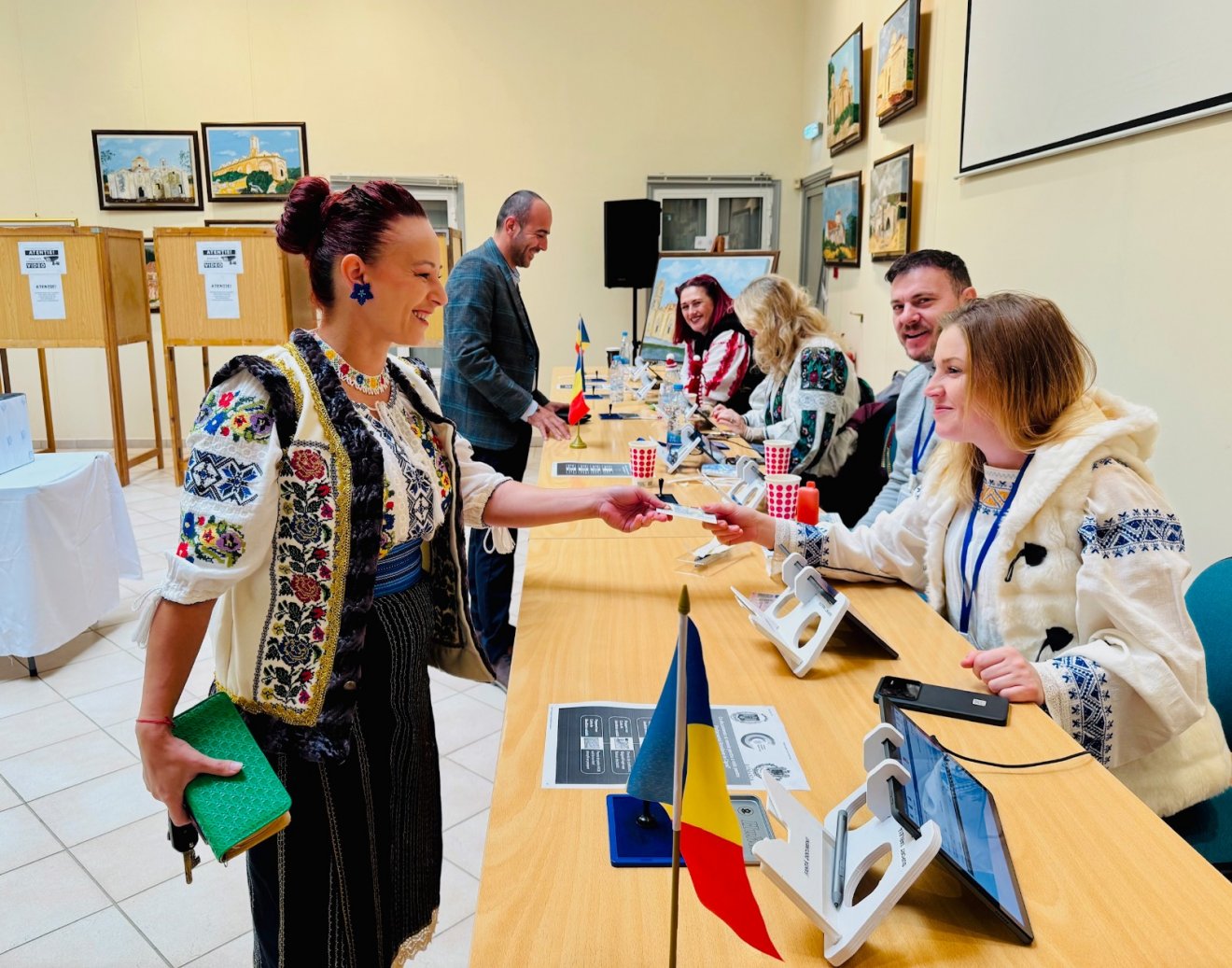 Cipruson is szavaznak a románok