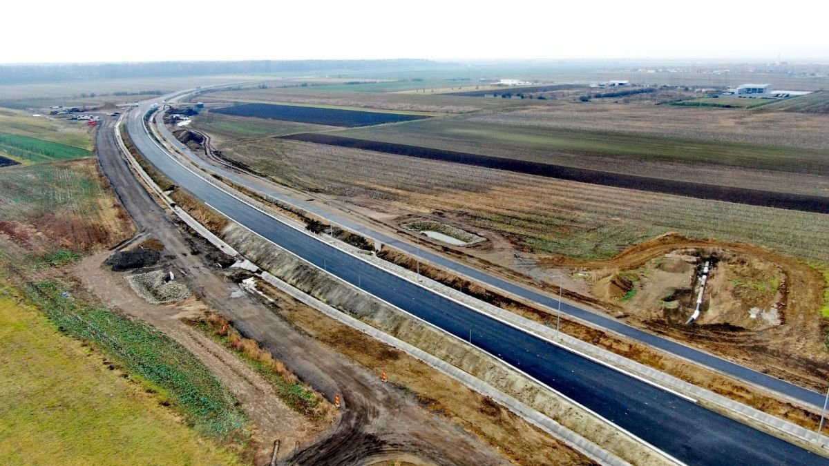Hamarosan használható az útszakasz •  Fotó: Arad Megyei Tanács