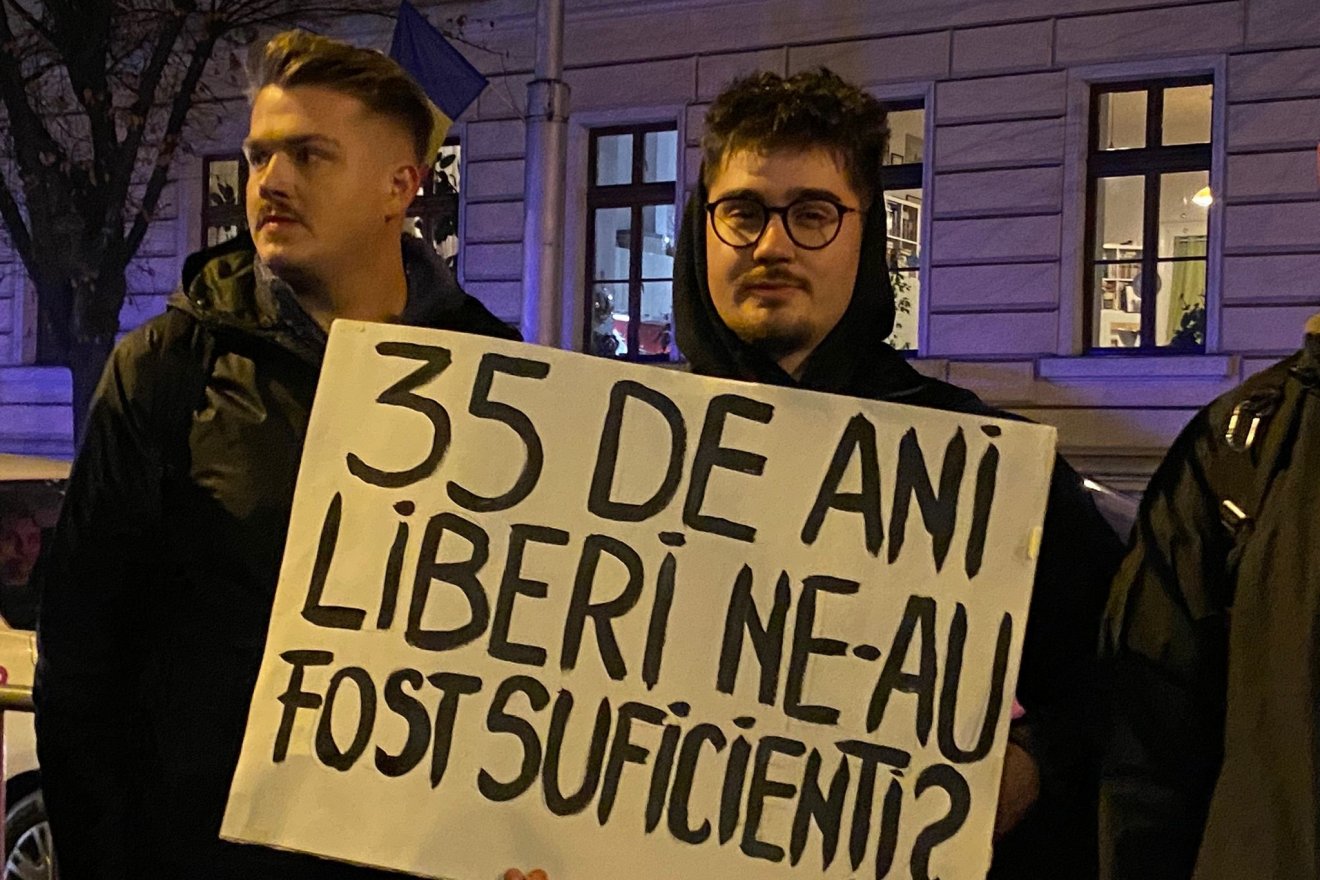Napok óta tüntetnek Călin Georgescu és a szélsőségesek térnyerése ellen •  Fotó: Orbán Orsolya