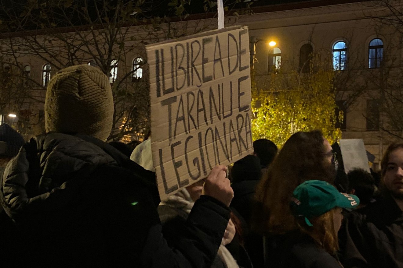 tüntettek