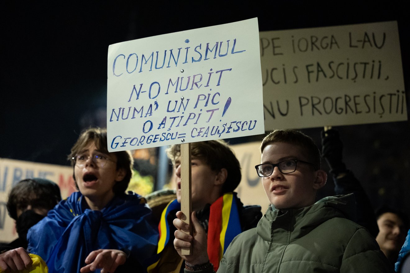 Képkocka a kolozsvári Georgescu-ellenes  tüntetésekről
