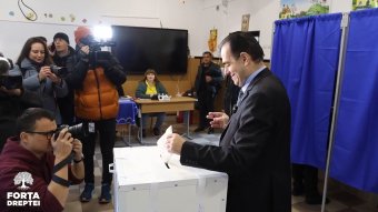 Ilyen se volt még: az egyik államfőjelölt arra kéri a választókat, ne szavazzanak rá