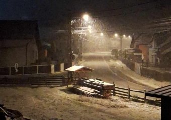 Beszterce-Naszód megyébe is megérkezett a tél; van, ahol a 20 centimétert is eléri a hóréteg vastagsága