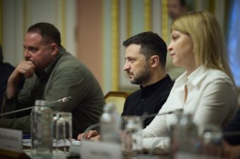 Zelenszkij: az 5. cikkely nem vonatkozna a harcok által érintett régiókra, ha Ukrajna csatlakozna a NATO-hoz