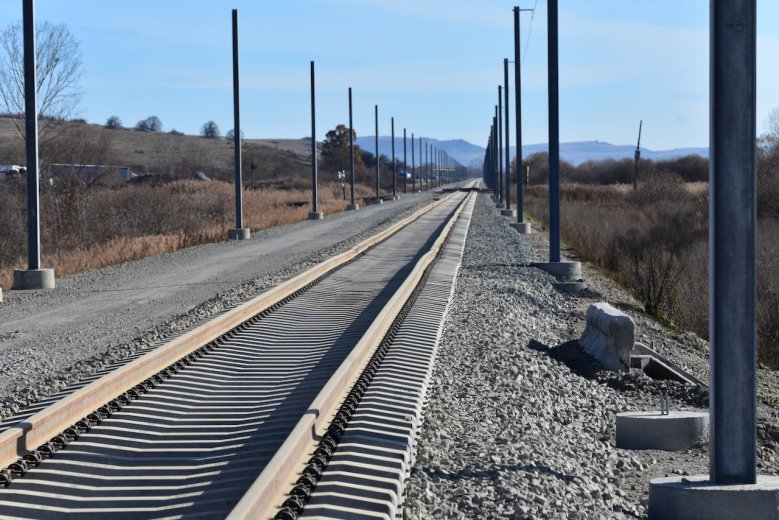 Román vasúti tragikomikum: 8 év kínlódás 10 perces időnyereségért
