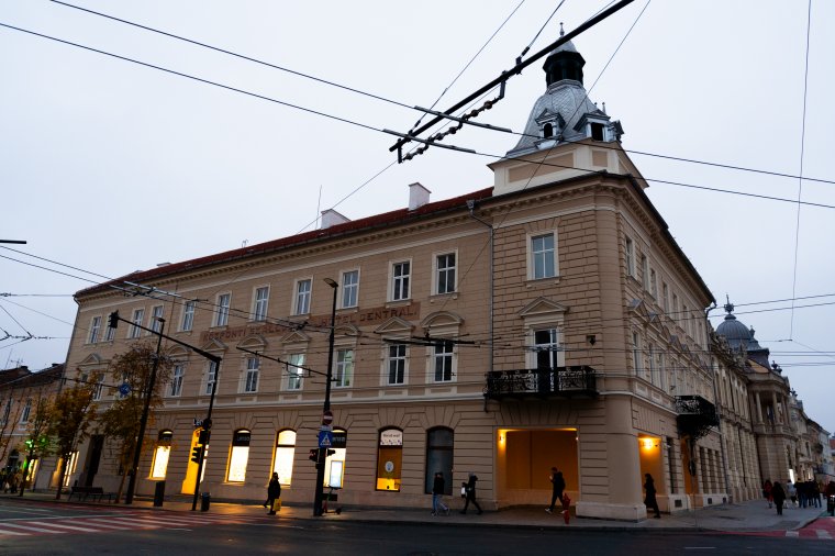 Alagsortól a pazar kilátásig: be lehet járni Kolozsvár emblematikus főtéri épületének tereit
