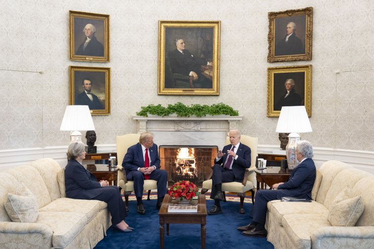Kölcsönkenyér visszajár: Trump korlátozza Biden hozzáférését a titkos információkhoz