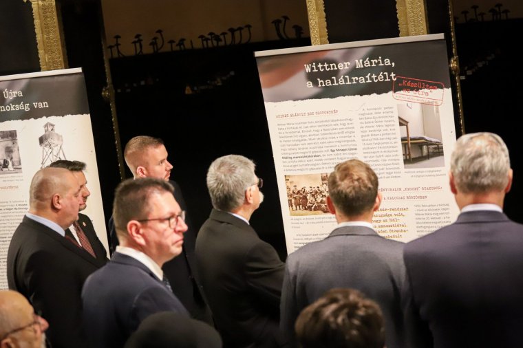 Fiatalok viszik tovább Wittner Mária 1956-os szabadságharcos zászlaját