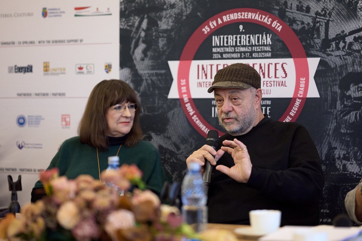 Darvay Nagy Adrienn színházkritikus és Tompa Gábor a kerekasztal-beszélgetésen