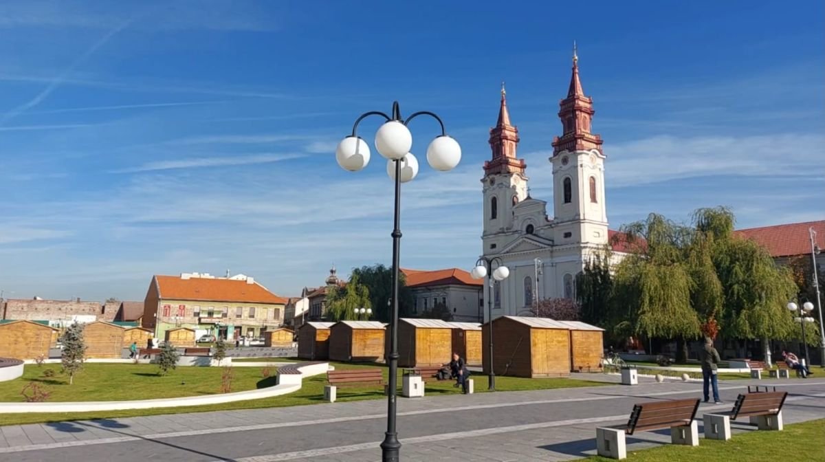A katedrális téren kapnak helyet a vásárosok •  Fotó: Aradi Polgármesteri Hivatal