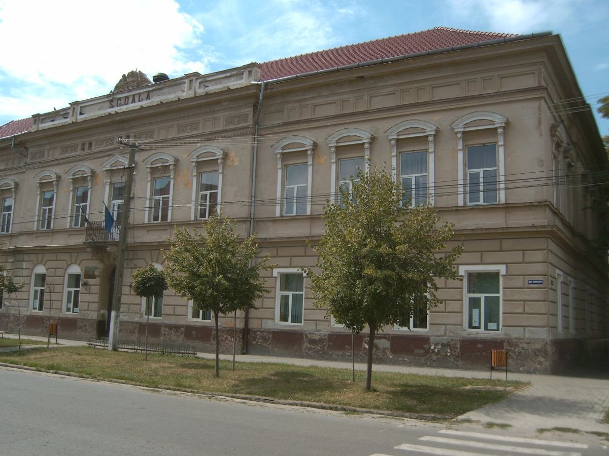 Középiskolai szintű képzést is nyújt a Jozef Fregor Tajovsky szlovák tannyelvű iskola •  Fotó: Pataky Lehel Zsolt