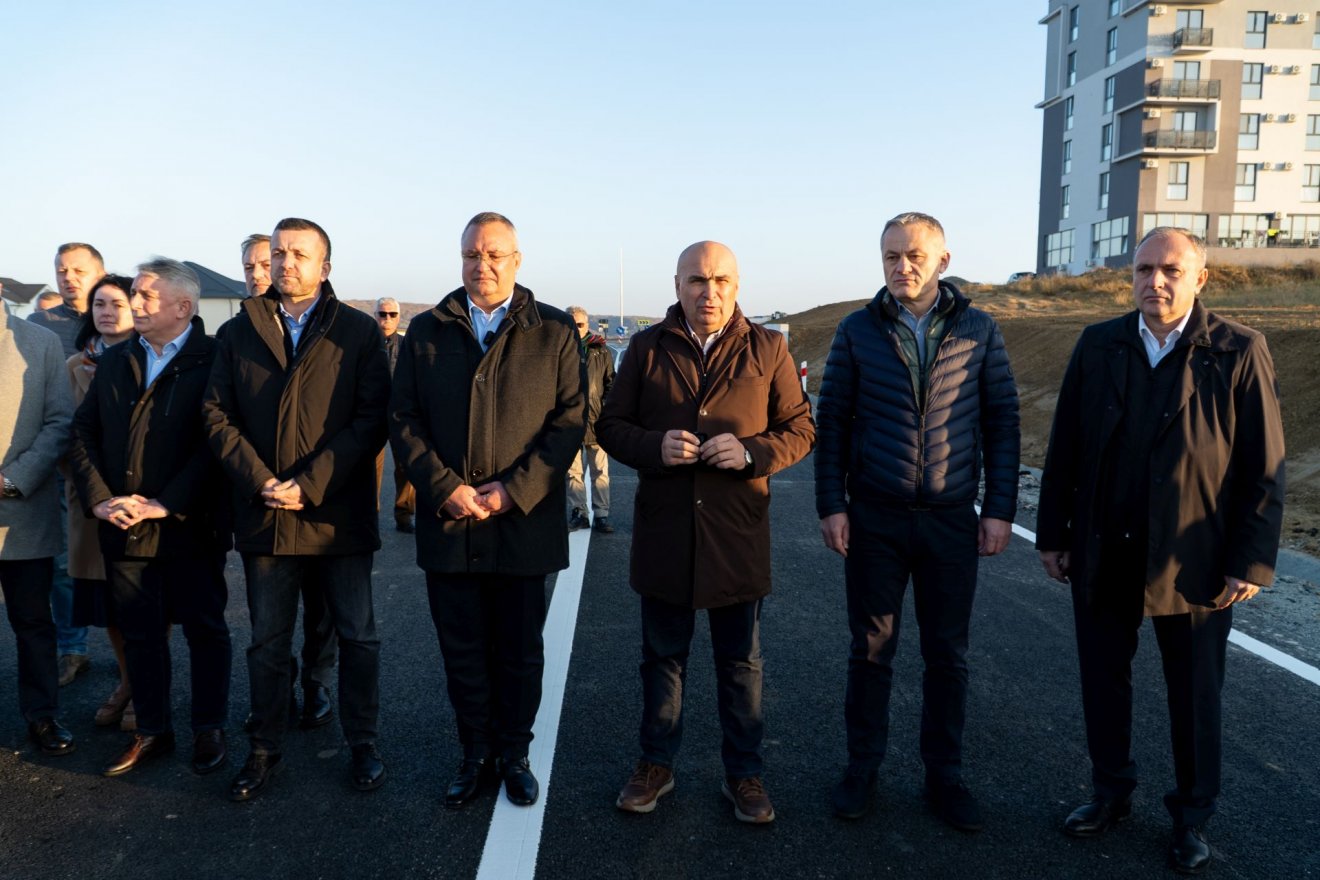 Kampányavató. Az eseményen Ilie Bolojan, a Bihar megyei közgyűlés elnöke és Florin Birta nagyváradi polgármesert mellett Nicolae Ciucă, a PNL elnöke és államfőjelöltje is részt vett •  Fotó: Bihar Megyei Tanács