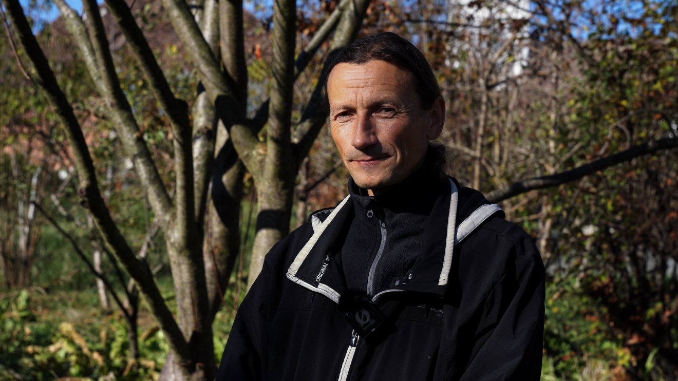 Farkas Árpád Hármasfaluban egy közösségi térként is működő hagyományos gyümölcsöst telepítene •  Fotó: Orbán Orsolya