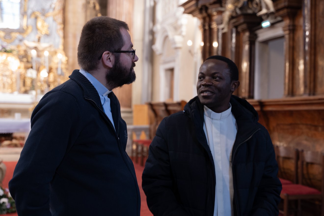 Molnár Lehel SchP piarista szerzetes és Chrysanthus Yvesimbom Njungba SchP diakónus