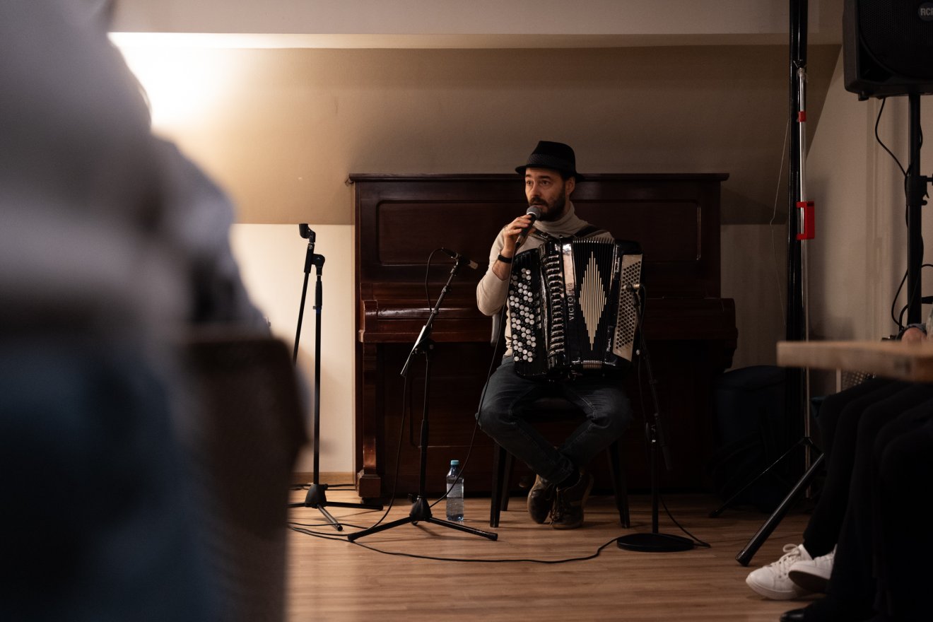 Móser Ádám harmonikaművész •  Fotó: Orbán Orsolya