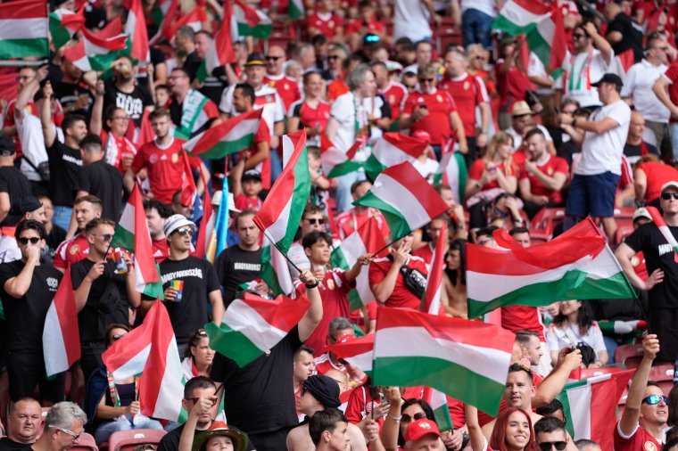 Fegyelmi eljárást indított az UEFA a magyar szurkolók rasszista megnyilvánulásai miatt