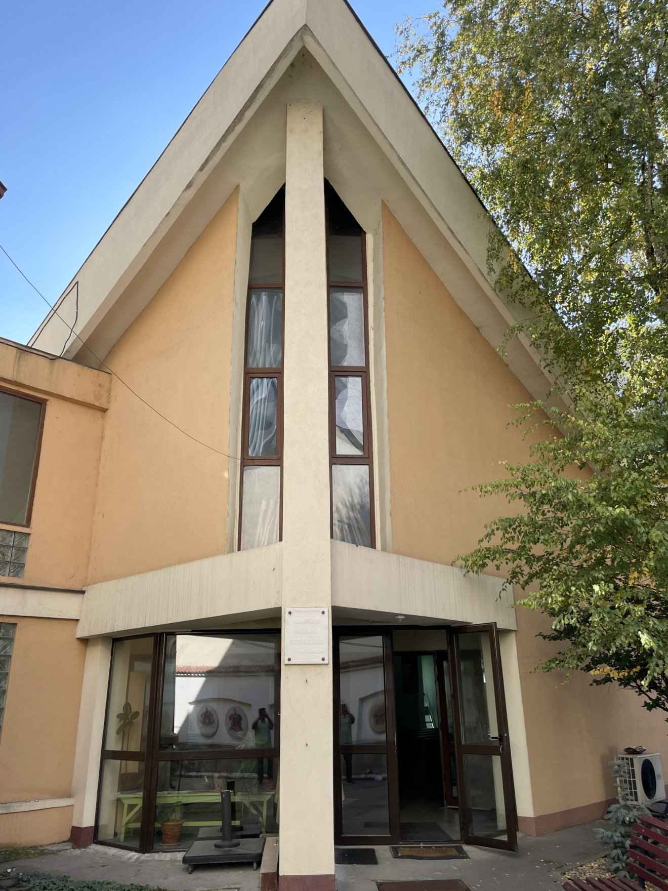 A bukaresti református templom, ahol élénk gyülekezeti élet zajlik •  Fotó: Bukaresti Calvineum