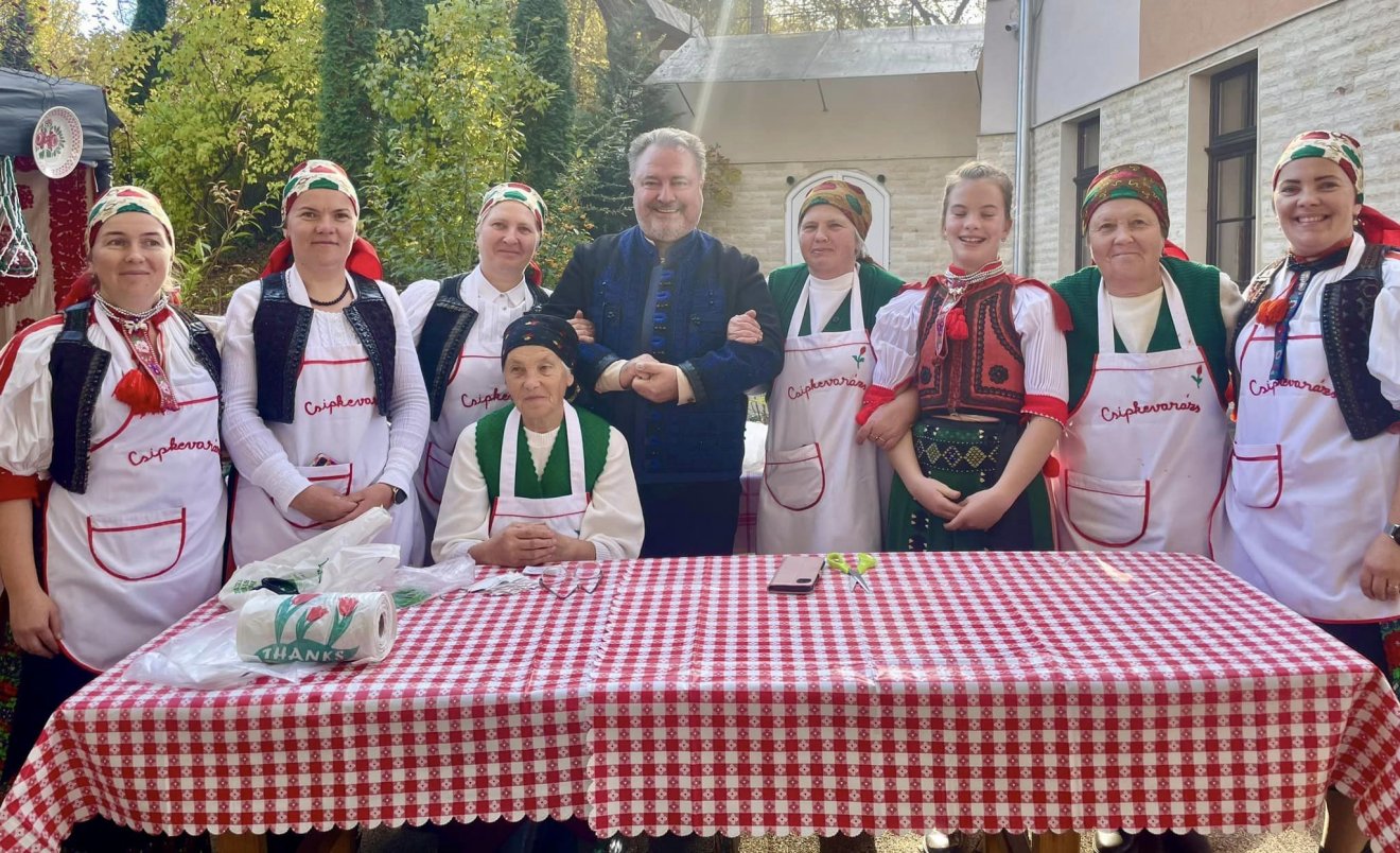 Vákár István, a Kolozs megyei tanács alelnöke (középen) is jelen volt a rendezvényen •  Fotó: Vákár István/Facebook