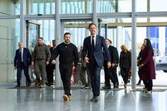 Légvédelmi eszközök átadásáról is egyeztet Zelenszkij több NATO-tagállam vezetőjével