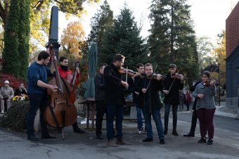 Házsongárdi muzsikálás halottak napján az erdélyi hagyományok éltetőinek emlékére