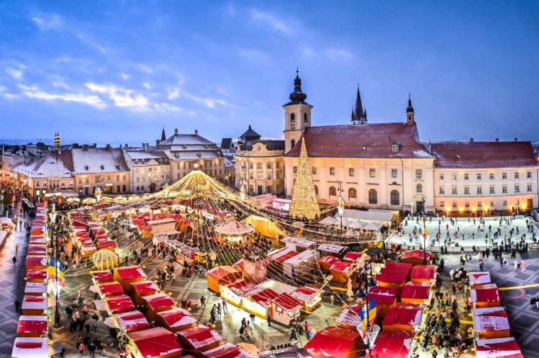 Karácsony turistacsalogató varázsa: a fényűző vásárok tízezreket vonzanak az erdélyi nagyvárosokba