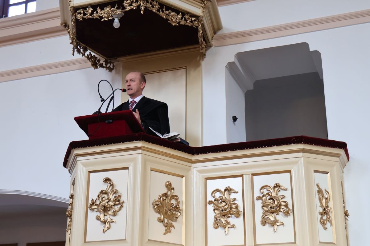 Bíró Botond hirdetett igét •  Fotó: Pataky Lehel Zsolt