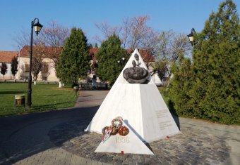 Tíz halálos ítéletet és több mint 1300 évnyi börtönbüntetést szabtak ki az 1956 utáni Szoboszlay-perben