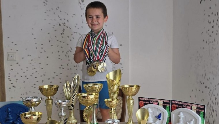 Sakktörténelmet írna az ötéves szatmárnémeti Balog Ronaldo