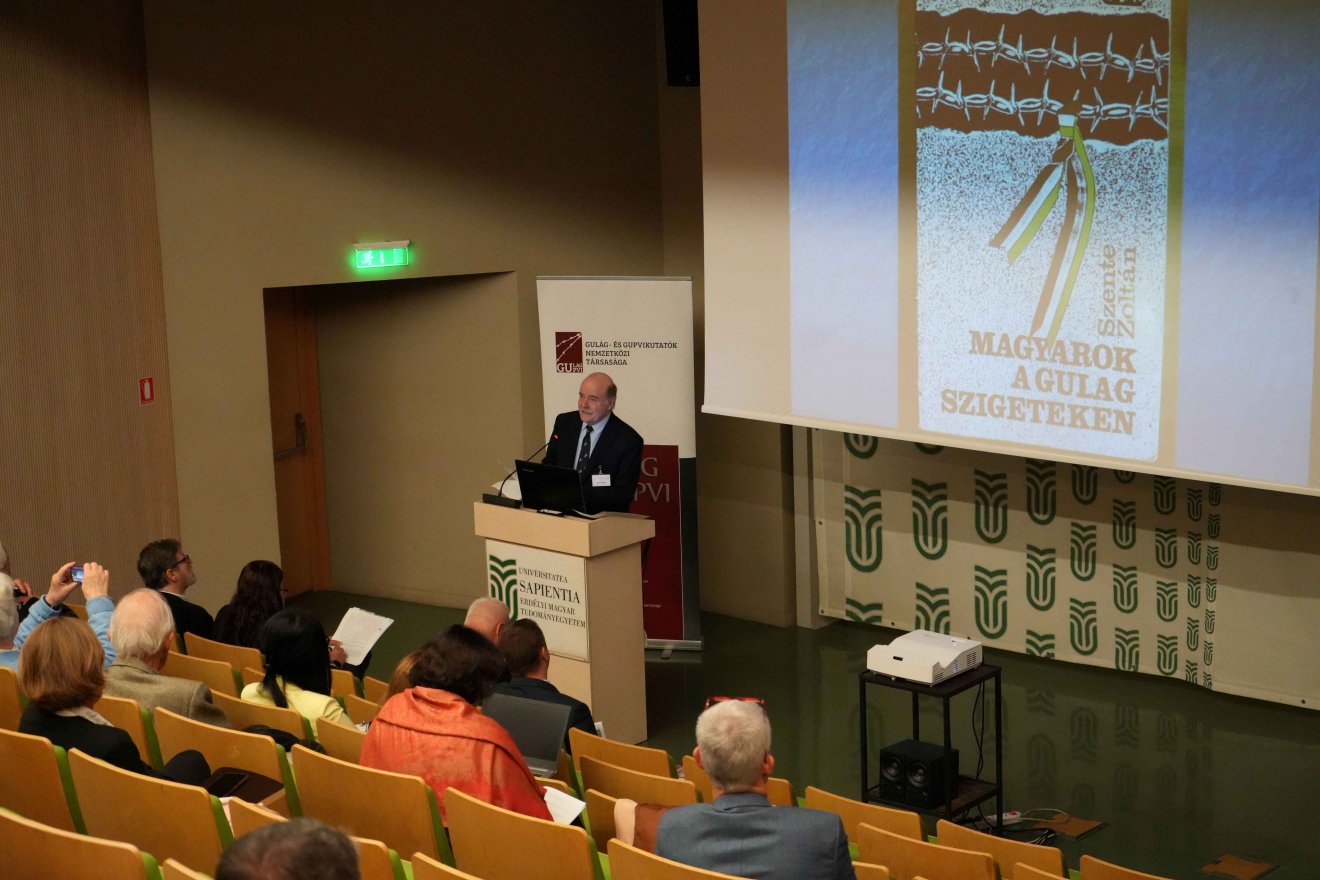 Stark Tamás magyarországi történész a konferencia nyitó előadásaként a szovjet fogság kutatásának történetét vette számba a nyolcvanas évektől napjainkig •  Fotó: Oláh-Badi Levente