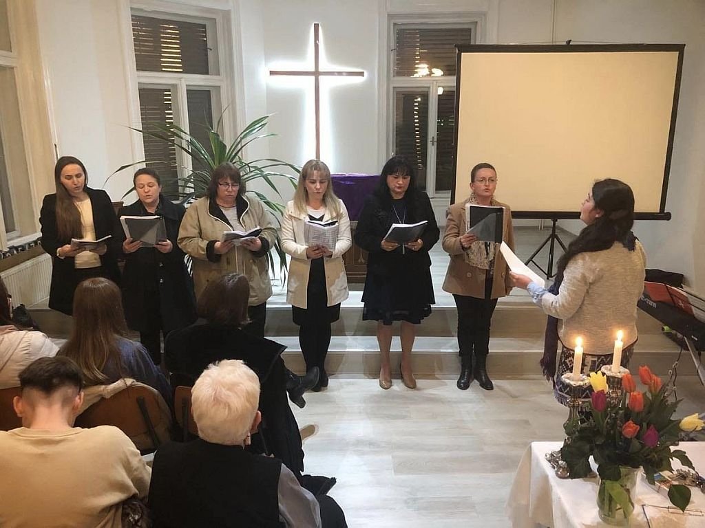 Kislétszámú, de lelkes csapat a gyülekezet kórusa •  Fotó: Angyalkúti Református Egyházközség/Facebook