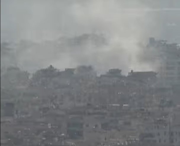 Bejrútot füstfelhő fedi a hajnali izraeli rakétatámadások után •  Fotó: Videófelvétel/Arab News