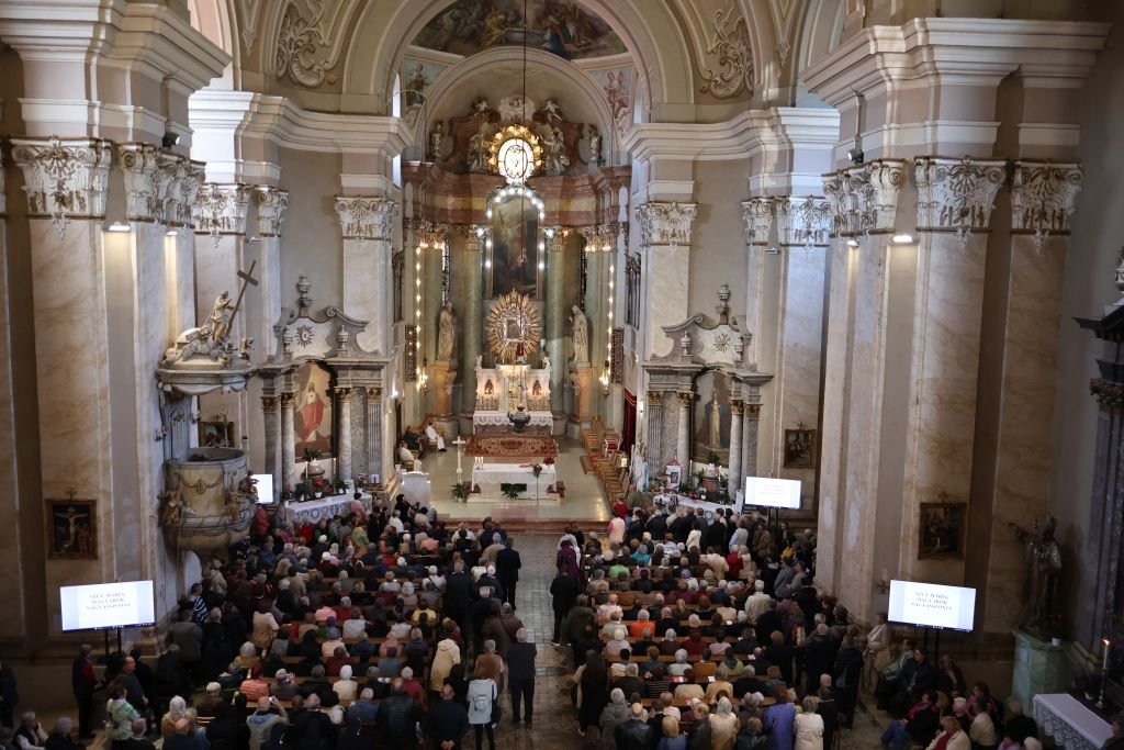 Megtöltötték a templomot a hívek •  Fotó: Pataky Lehel Zsolt