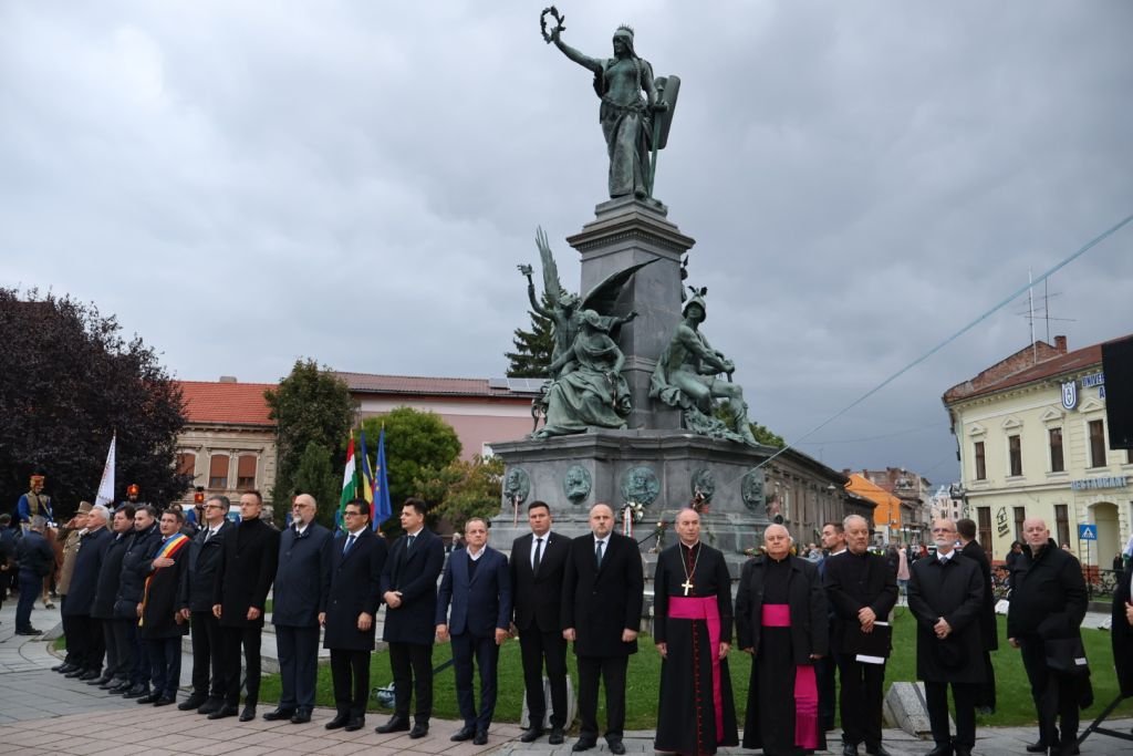 Szónok és meghívottak •  Fotó: Pataky Lehel Zsolt