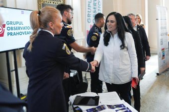 Színvonalas munkáltatókkal, jó fizetéssel „csalogatnák” haza a külföldön dolgozó romániaiakat