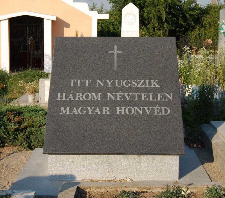 Erdély-szerte sok ilyen emlékjelet állítottak a névtelenül eltemetett magyar honvédek emlékezetére •  Fotó: Nagy István