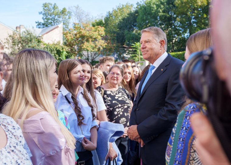 Államfői és miniszteri ígéretek: „zöld iskolákat” hoznak létre, megerősítik a duális oktatást