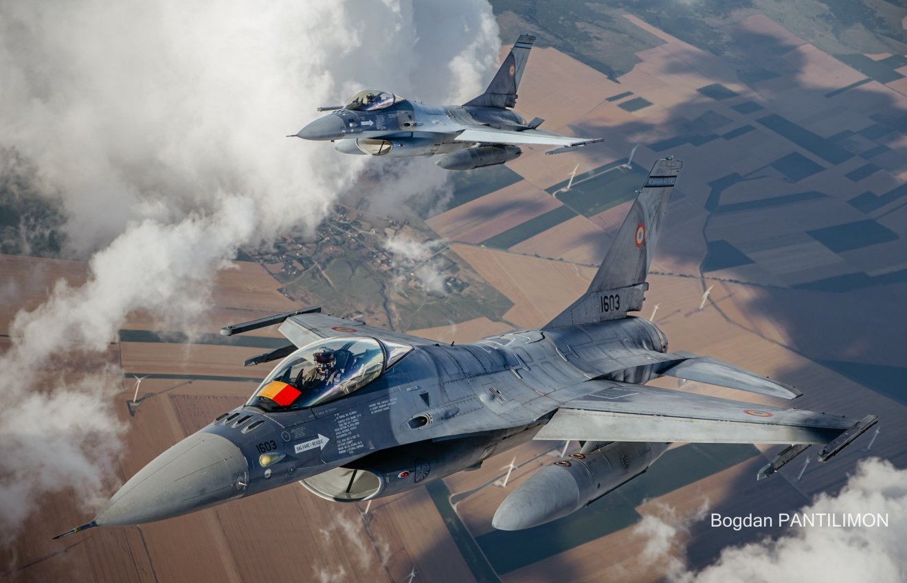 A drónok behatolása miatt két román F-16-os vadászgép két órán keresztül ellenőrizte és felügyelte a légteret •  Fotó: Bogdan Pantilimon/Román légierő