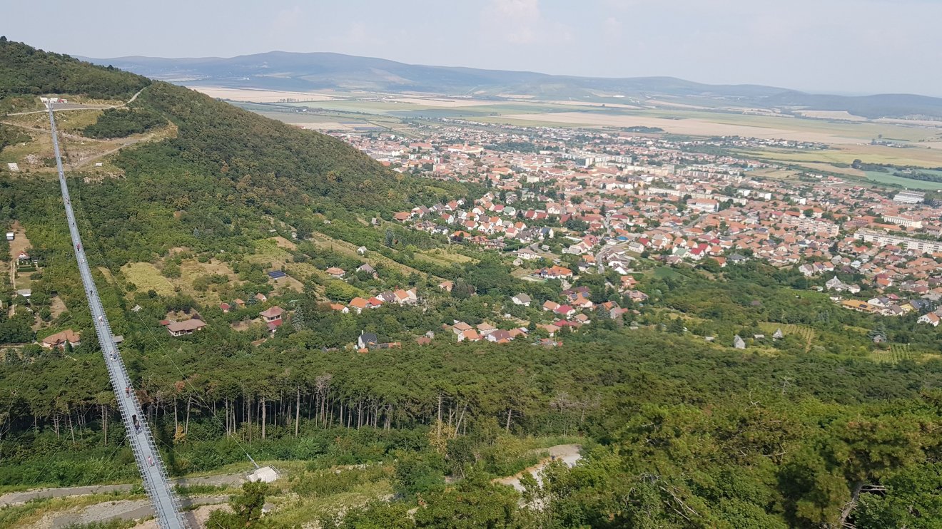 Sátoraljaújhelyre mágnesként vonzza a turistákat a világon egyedi függőhíd •  Fotó: Rostás Szabolcs