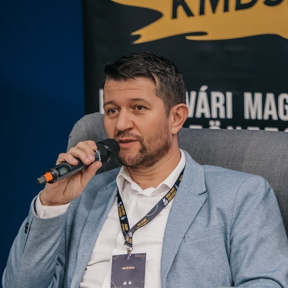 Kallós Zoltán oktatási államtitkár: „a mobiltelefon használata nem ördögtől való, feltéve, ha  célszerűen történik” •  Fotó: Kallós Zoltán/Facebook