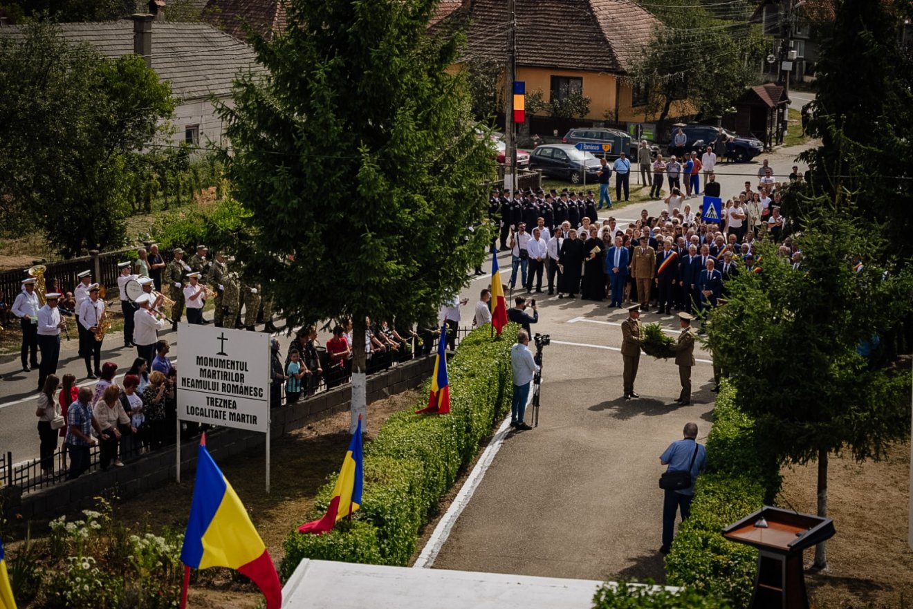 Megemlékezés a román hősök emlékművénél Ördögkúton •  Fotó: Nicolae Ciucă/Facebook