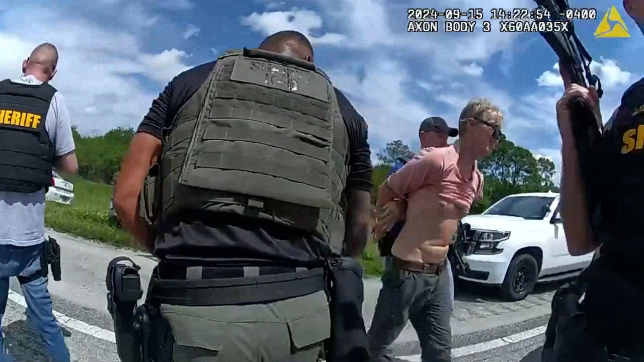 Gyilkossági kísérlet. Routh Trump golfklubja mellett lesben állva próbált meg végezni a volt elnökke, de elfogták •  Fotó: Martin County Sheriff's Office