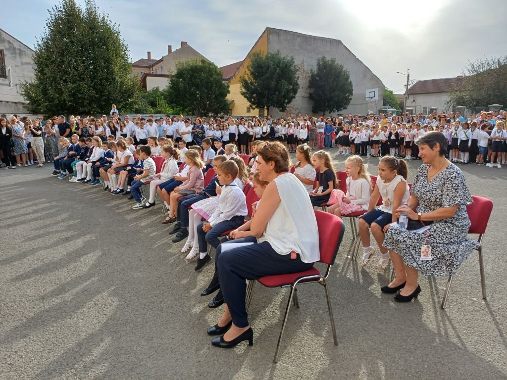 Az aradi Csiky Gergely Főgimnáziumban két párhuzamos előkészítő osztály indult •  Fotó: Pataky Lehel Zsolt