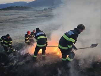 Országszerte több száz tarlótűzhöz riasztották a tűzoltókat, Szatmár megyében tíz hektáron küzdöttek a lángokkal