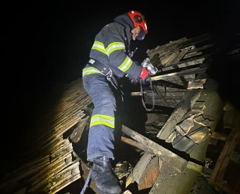 Kétezer négyzetméter területen csaptak fel a lángok Szászrégenben, egy faraktár is leégett